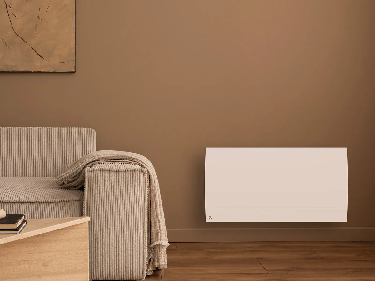 Radiateur à inertie sèche céramique connecté LESSO CONNECT dans un salon d'ambiance