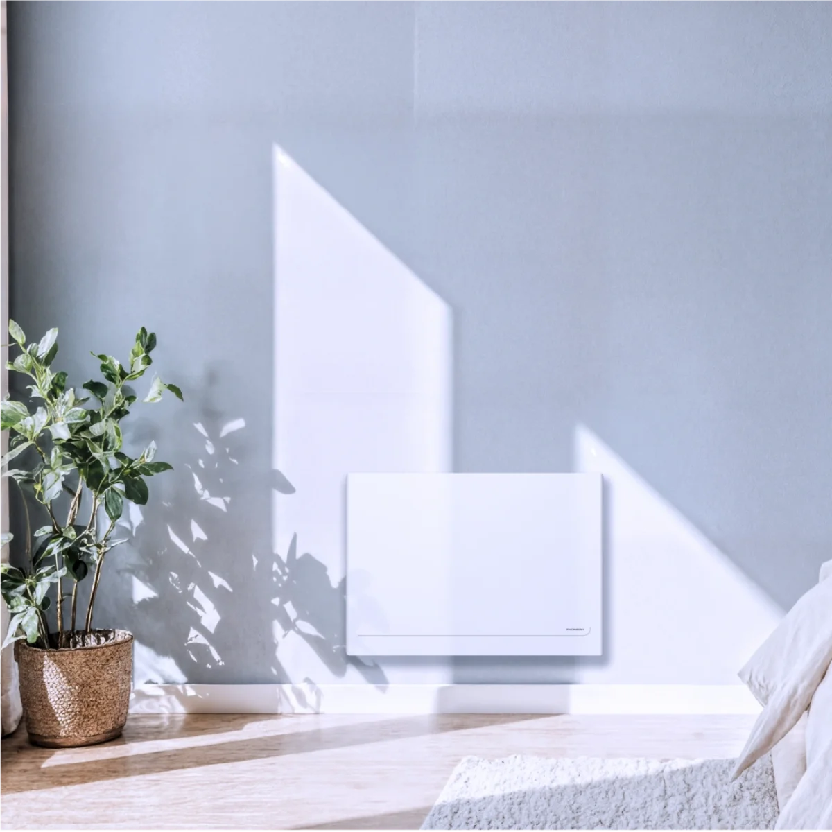 Radiateur électrique MILLA de 1000W de la marque Thomson dans une image d'ambiance.