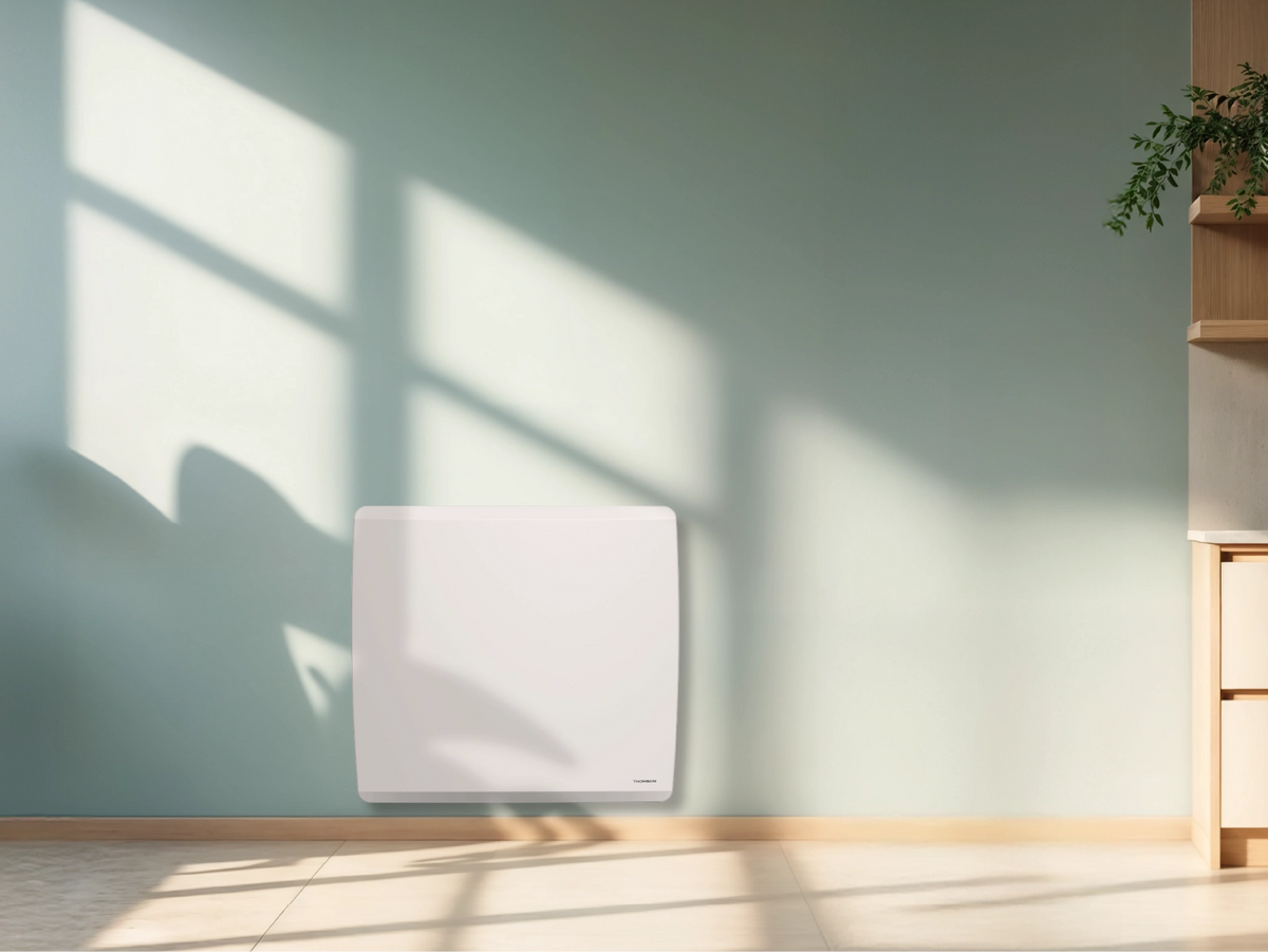 Radiateur à inertie sèche connecté MOLY de Thomson dans un décor d'ambiance