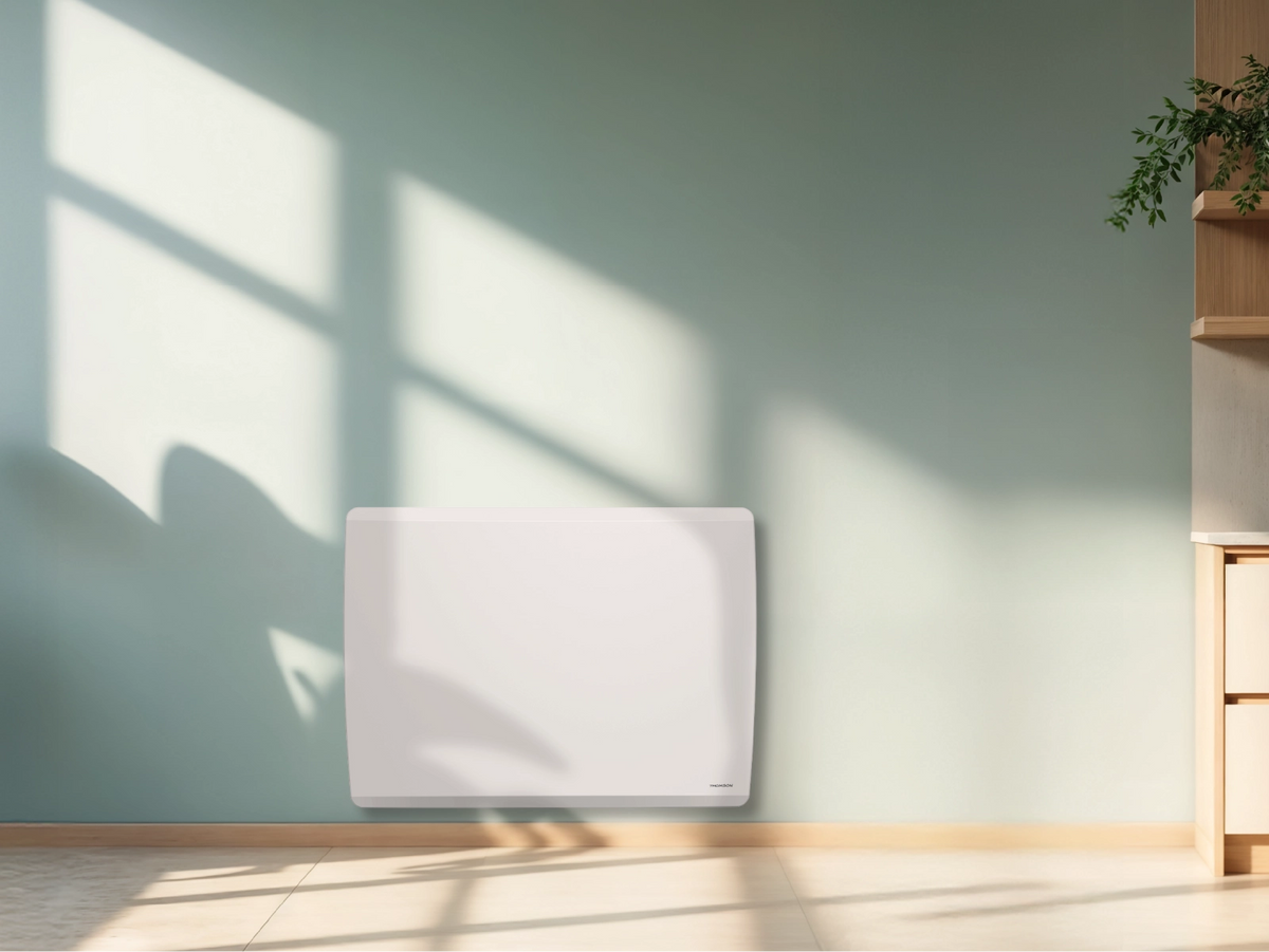 Radiateur à inertie sèche connecté MOLY de Thomson dans un décor d'ambiance