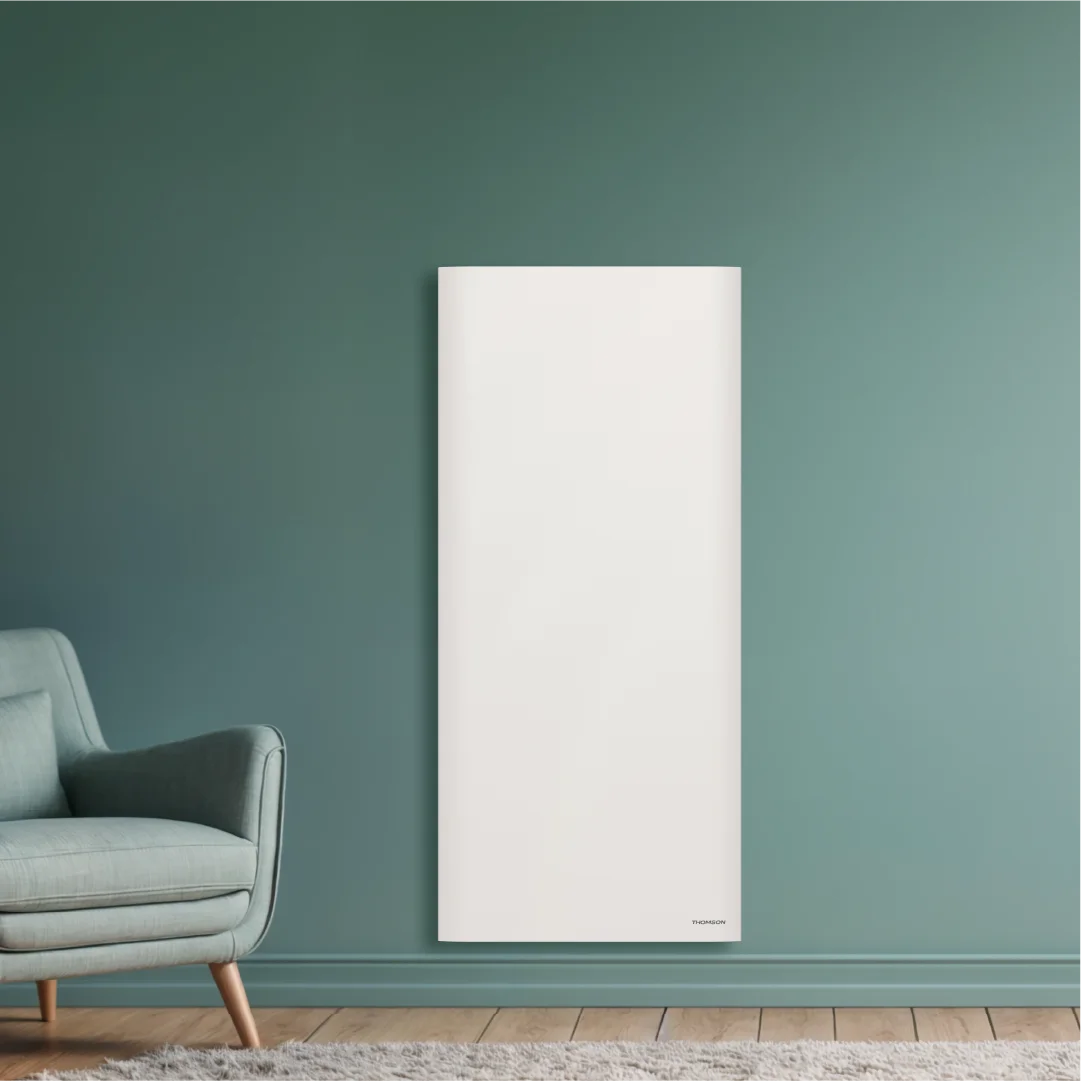 Radiatore elettrico NEMEA VERTICAL 1500W Thomson in un soggiorno