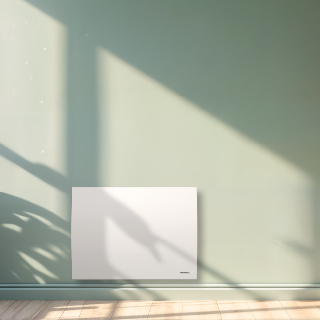 Radiateur électrique blanc CLEO de la marque Thomson de 1000W dans une image d'ambiance 